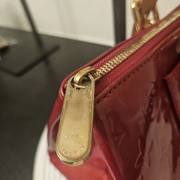 Louis Vuitton Bedford Shoulder Bag – Vernis Monogram – Red ✨ - Picture 9 of 16